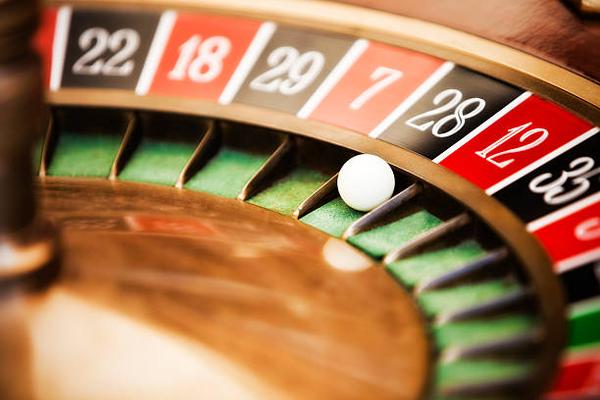 Online Casinos in UAE: Dealer Interaction in Plain English
